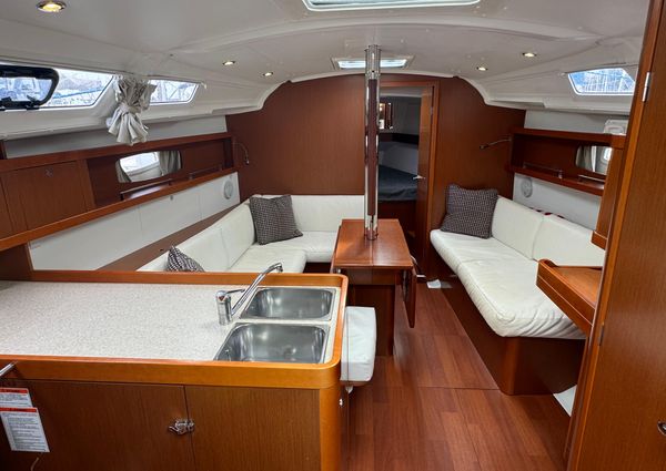 Beneteau Oceanis 37 image