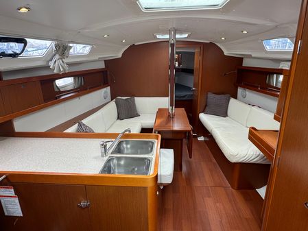 Beneteau Oceanis 37 image