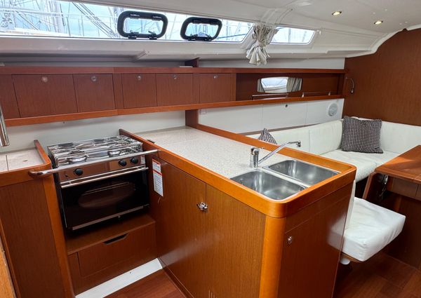 Beneteau Oceanis 37 image