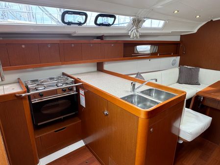 Beneteau Oceanis 37 image