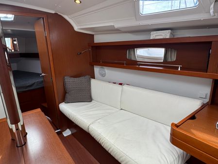 Beneteau Oceanis 37 image