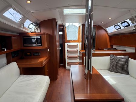 Beneteau Oceanis 37 image