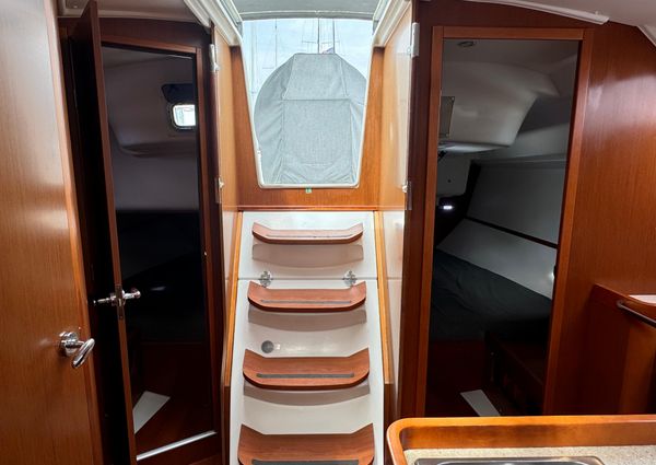 Beneteau Oceanis 37 image