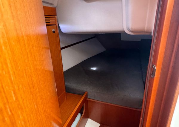 Beneteau Oceanis 37 image