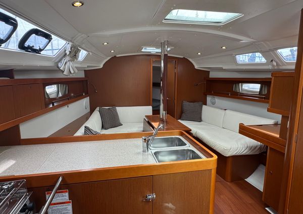 Beneteau Oceanis 37 image