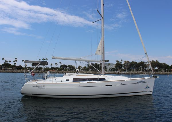 Beneteau Oceanis 37 image