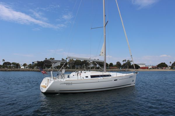 Beneteau Oceanis 37 - main image