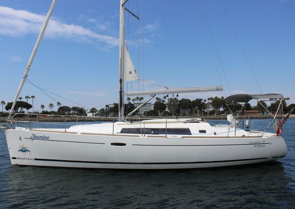 Beneteau Oceanis 37 image