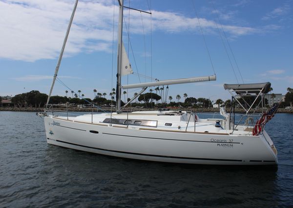 Beneteau Oceanis 37 image