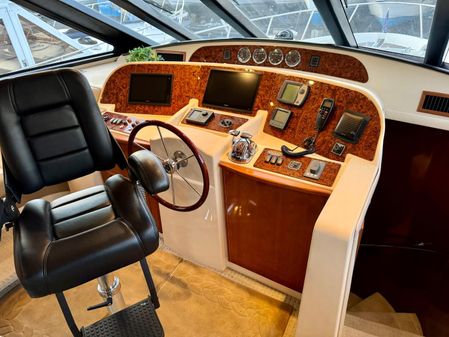 Meridian 580-PILOTHOUSE image