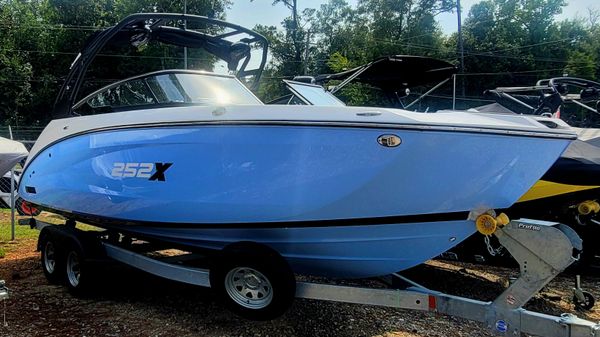 Yamaha Boats 252XE 