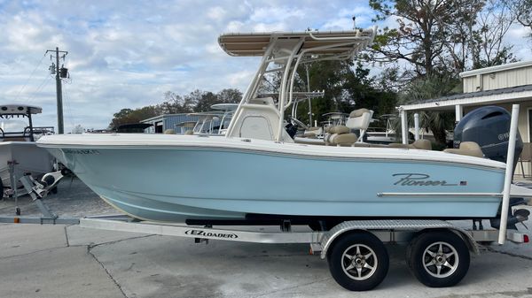 Pioneer 202 Islander