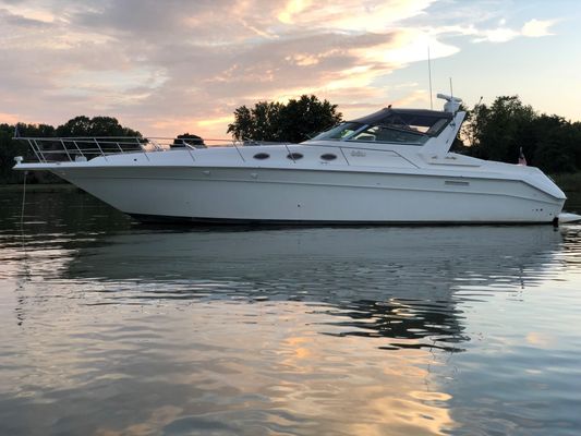 Sea Ray 440 Sundancer - main image
