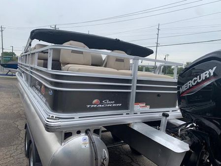 Sun-tracker FISHIN-BARGE-22-DLX image