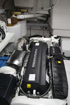 Cruisers Yachts 60 Cantius image