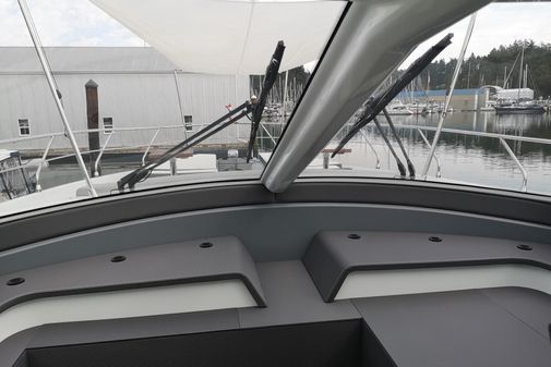 Cruisers Yachts 60 Cantius image