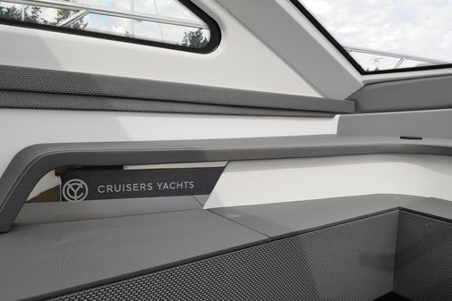 Cruisers Yachts 60 Cantius image