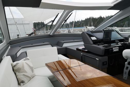 Cruisers Yachts 60 Cantius image