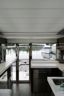 Cruisers Yachts 60 Cantius image