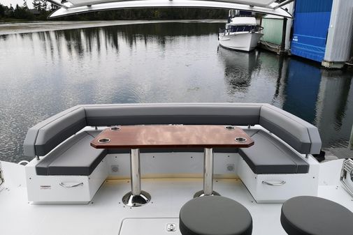 Cruisers Yachts 60 Cantius image