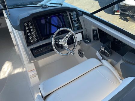 Robalo R317 DC image