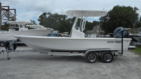 Sea Pro 228 DLX Bay