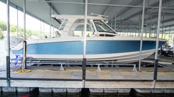 Boston Whaler 350 Realm