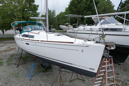 Beneteau Oceanis 37 image