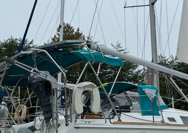 Beneteau Oceanis 37 image