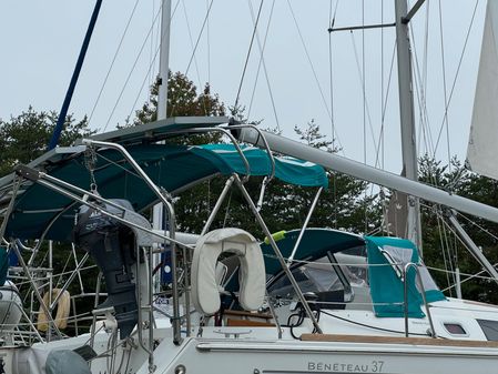 Beneteau Oceanis 37 image