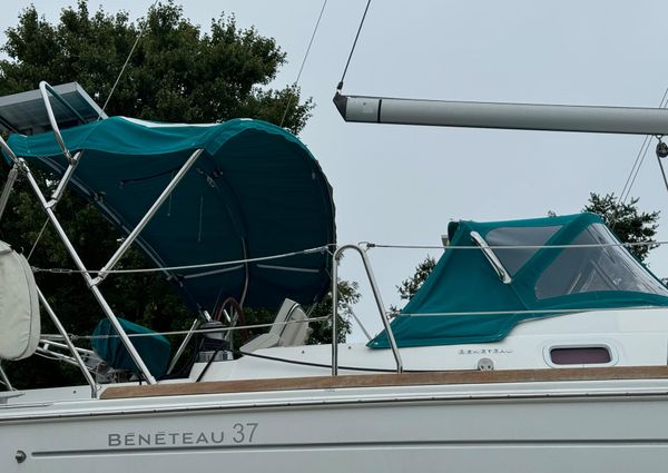 Beneteau Oceanis 37 image