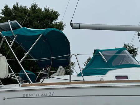 Beneteau Oceanis 37 image