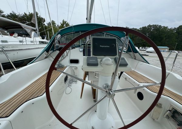 Beneteau Oceanis 37 image