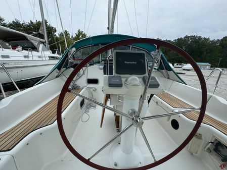 Beneteau Oceanis 37 image