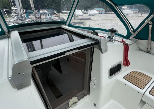 Beneteau Oceanis 37 image