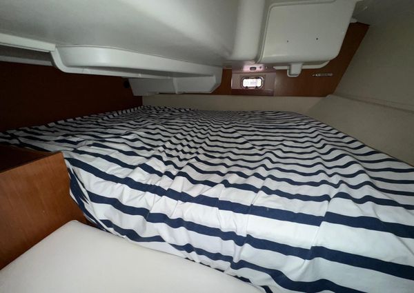 Beneteau Oceanis 37 image