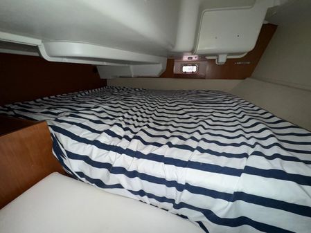 Beneteau Oceanis 37 image