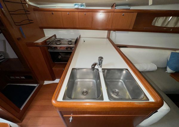 Beneteau Oceanis 37 image