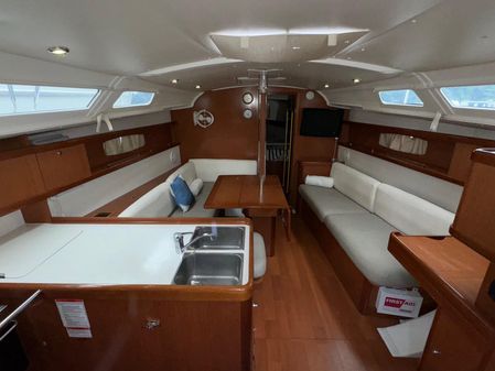 Beneteau Oceanis 37 image