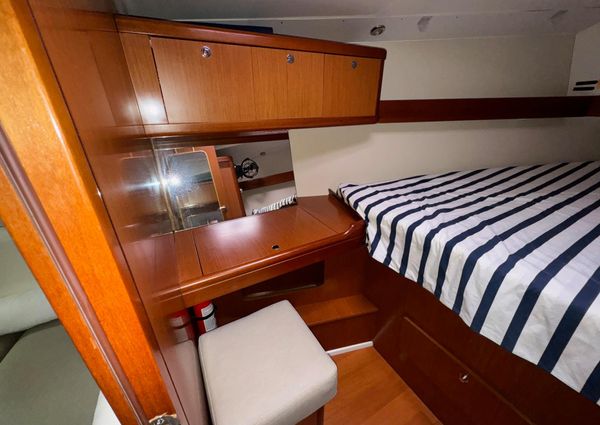 Beneteau Oceanis 37 image