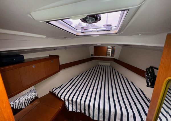 Beneteau Oceanis 37 image