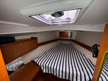 Beneteau Oceanis 37 image