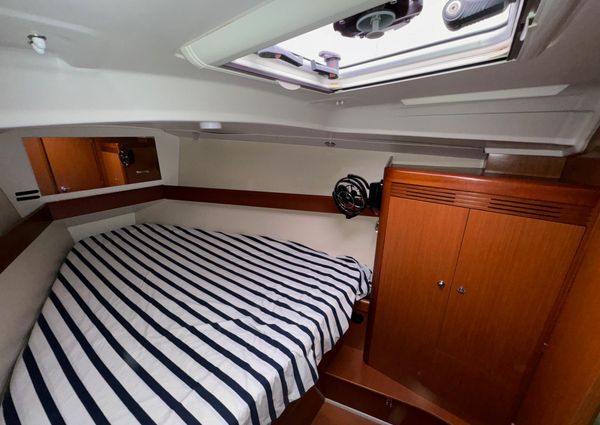 Beneteau Oceanis 37 image