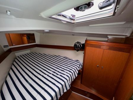 Beneteau Oceanis 37 image