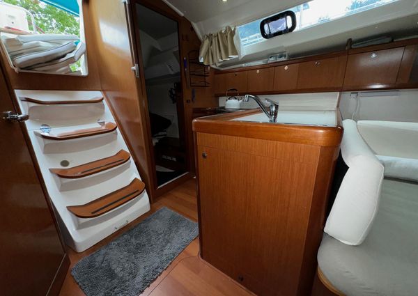 Beneteau Oceanis 37 image