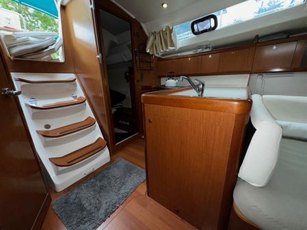 Beneteau Oceanis 37 image