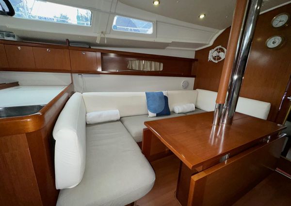 Beneteau Oceanis 37 image