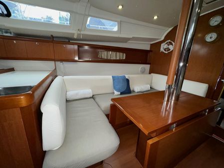 Beneteau Oceanis 37 image