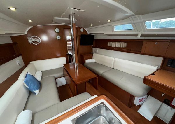 Beneteau Oceanis 37 image