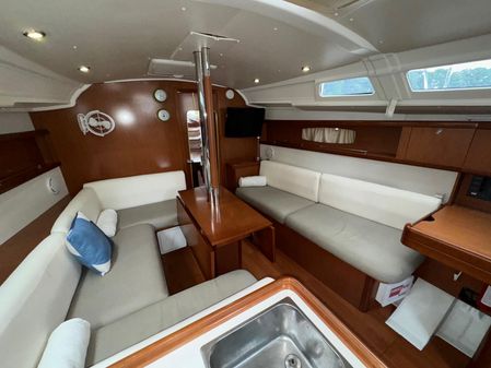 Beneteau Oceanis 37 image